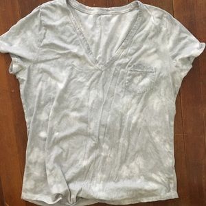Cotton grey/white v-neck T-shirt with pocket